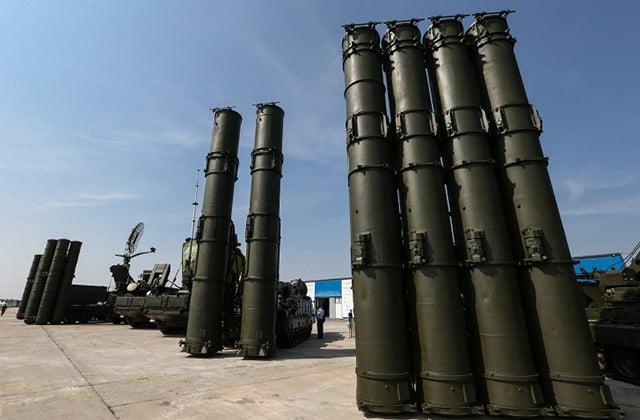 Չինաստանը դեմ է ցանկացած անհիմն մեղադրանքի կամ չարամիտ կապերի, հայտարարել է Չինաստանի ԱԳՆ պաշտոնական ներկայացուցիչ Գուո Ծյակունը՝ մեկնաբանելով այն տեղեկությունները, ըստ որոնց Չինաստանը ծրագրում է զենք մատակարարել Իրանին, հաղորդում է «Սինհուա» գործակալությունը։  Չինաստանը մշտապես հետևում է ռազմական արտահանման հարցում շրջահայաց և պատասխանատու մոտեցմանը և խստորեն վերահսկում է դրանց արտահանումը՝ ըստ  ներքին օրենքների և կանոնակարգերի, ինչպես նաև իր միջազգային պարտավորությունների, մամուլի ասուլիսի ժամանակ ընդգծել